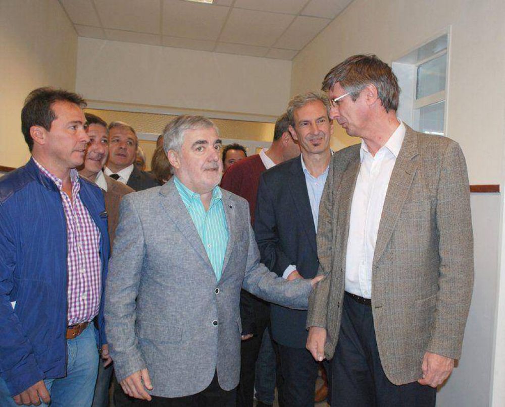 EN EL MAITEN: Ongarato particip� del acto de inauguraci�n del nuevo Hospital