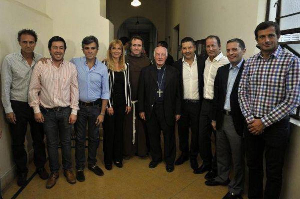Por la religi�n, intendente Peronista quiere juntar en su pago a Vidal y a Massa