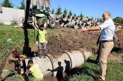 Entuban un zanj�n en Villa Jard�n para crear un nuevo paseo aer�bico