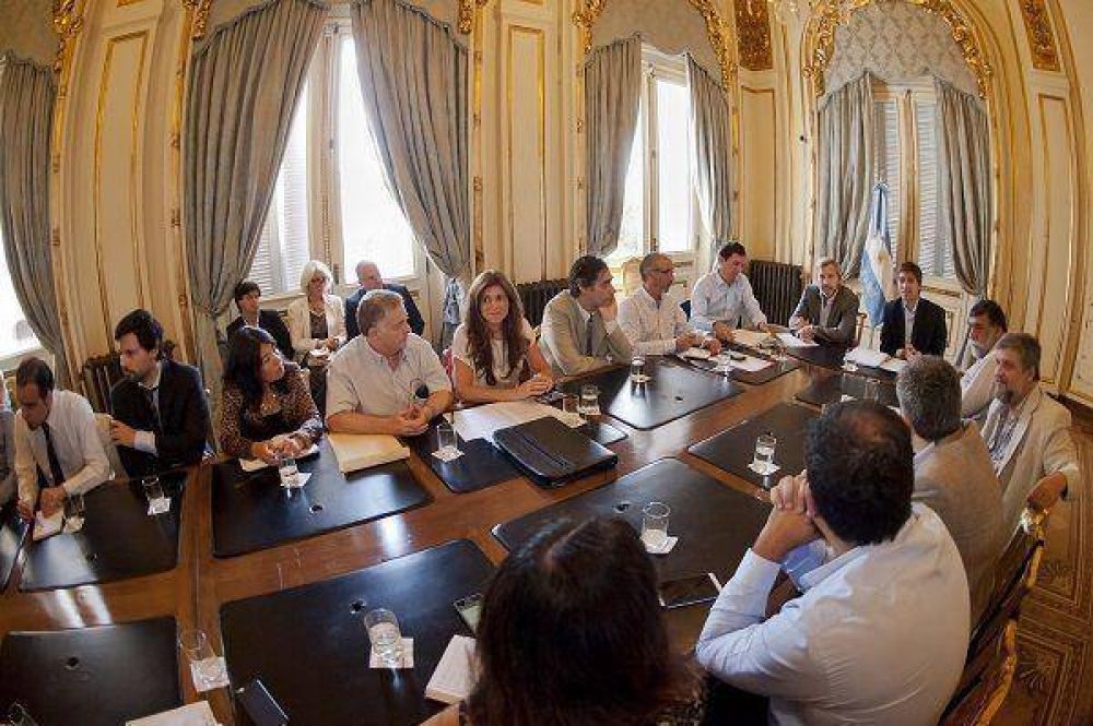 Rogelio Frigerio y Adri�n P�rez se reunieron con ONG de todo el pa�s