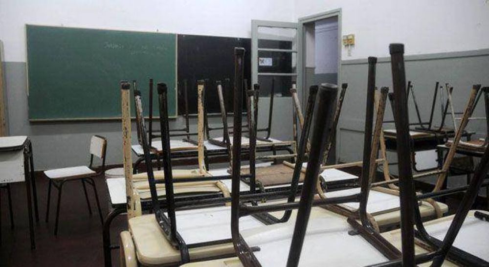 Algunas escuelas no arrancaron las clases por paro de auxiliares