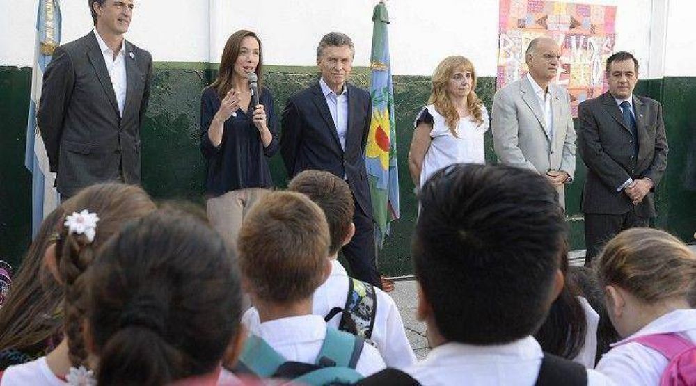 MACRI DIO COMIENZO AL CICLO LECTIVO EN LAN�S Y LE HICIERON UNA CONTRA MARCHA