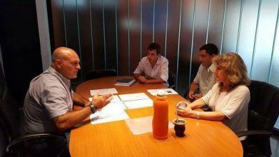 Funcionarios saladillenses del �rea de Deportes junto a la Diputada Lord�n se reunieron con el Subsecretario provincial