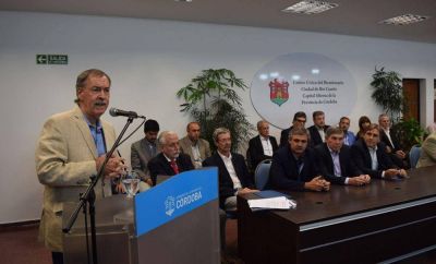 Schiaretti neg� que la autov�a C�rdoba-R�o Cuarto est� paralizada