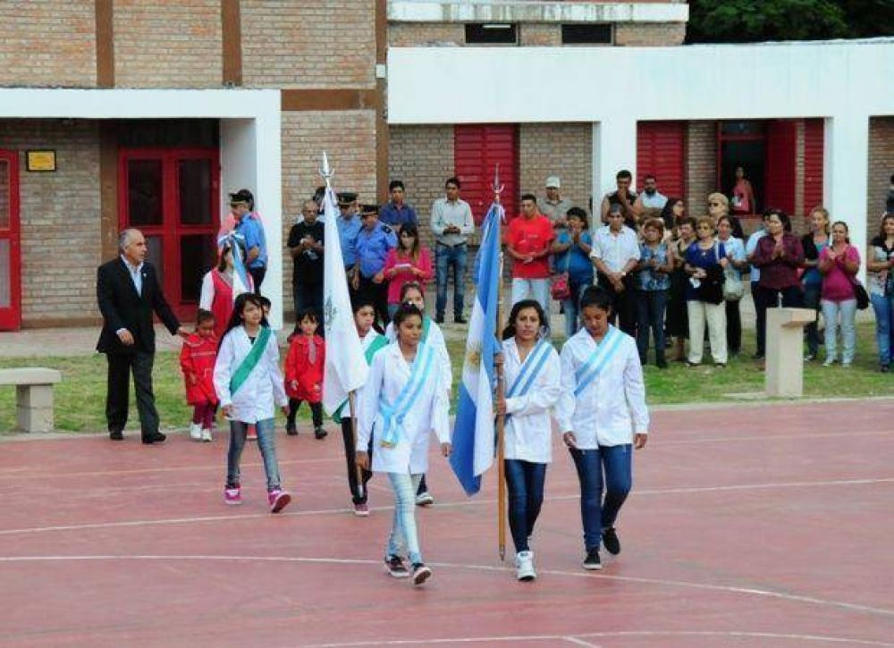 Realizaron el acto de inicio de clases en la escuela del paraje Los Cajones