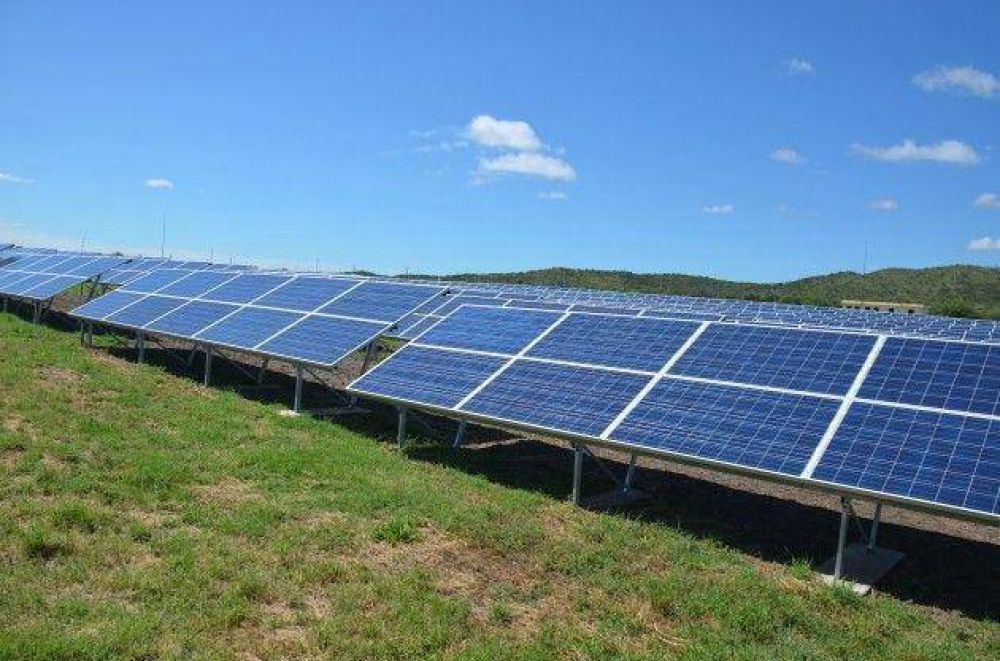 Un parque fotovoltaico en el Aut�dromo Internacional �La Pedrera�