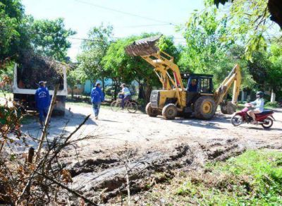 Limpieza integral en dos barrios capitalinos