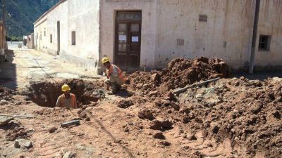 Contin�an las obras de red cloacal en Tumbaya