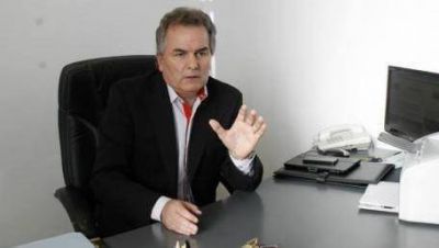 H�ctor Gay dijo que no aceptar� la usurpaci�n de tierras