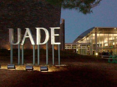 El viernes vence el plazo para inscribirse en las becas de la UADE