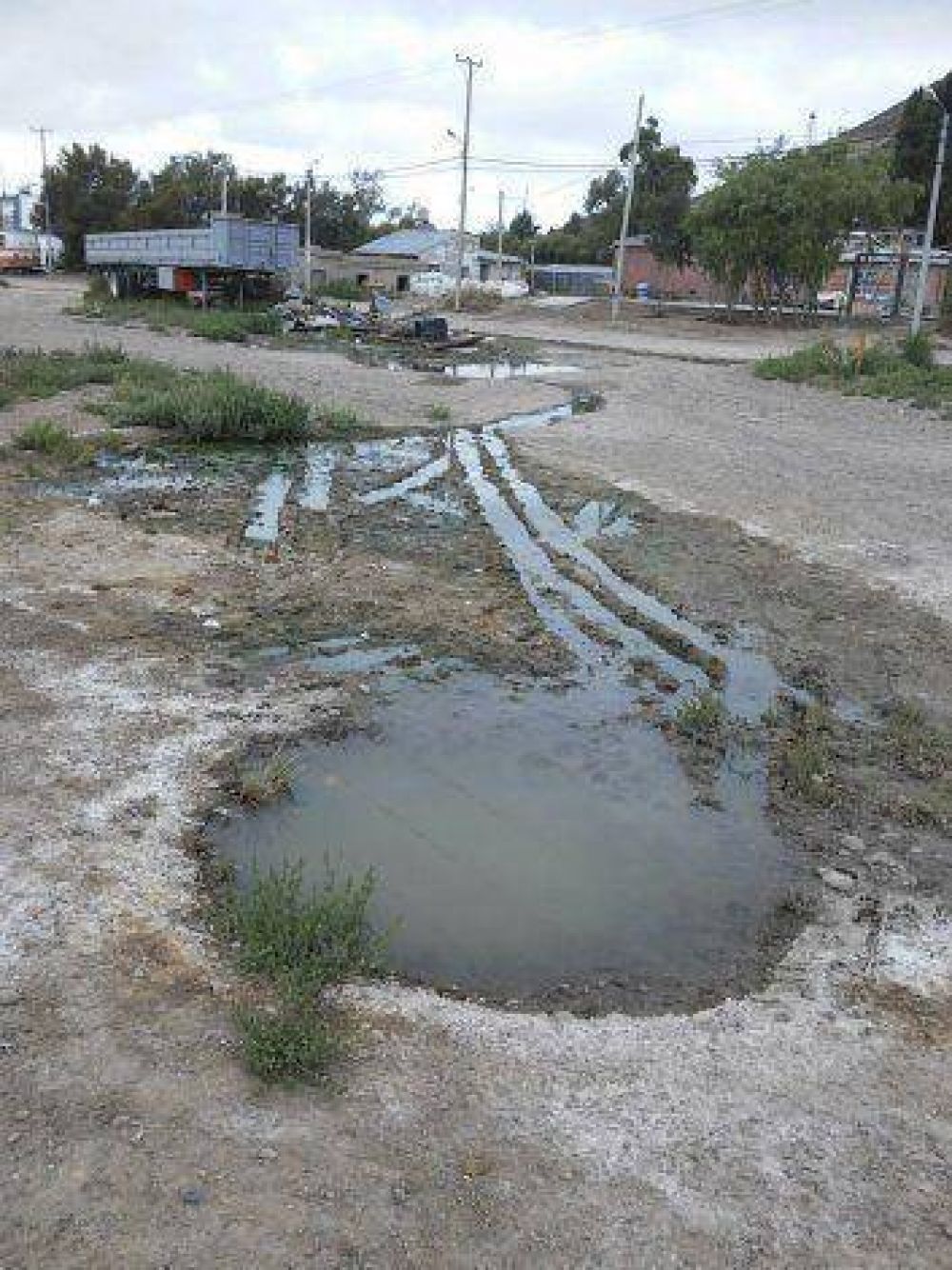 Denuncian desbordes cloacales en Laprida