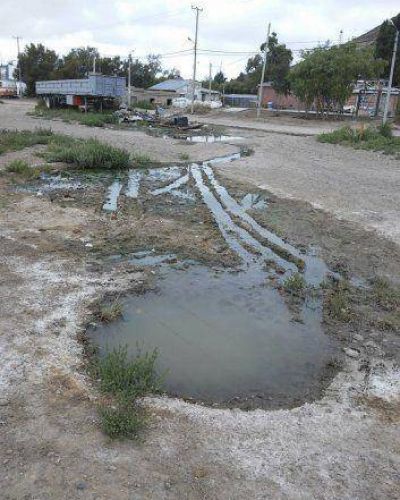 Denuncian desbordes cloacales en Laprida