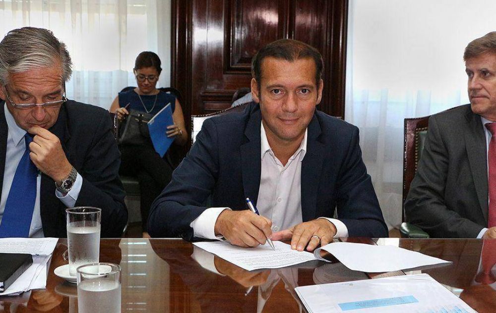 Adjudicaron estudios para licitar cuatro centrales hidroel�ctricas en el r�o Neuqu�n