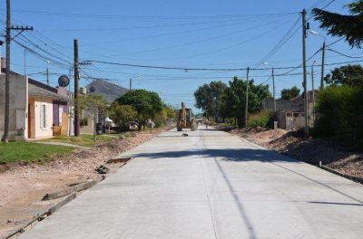 Contin�an los trabajos de pavimentaci�n en el barrio 