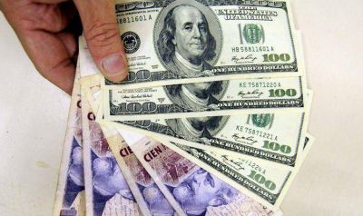 Sin freno, el d�lar quebr� un nuevo r�cord y super� los $16