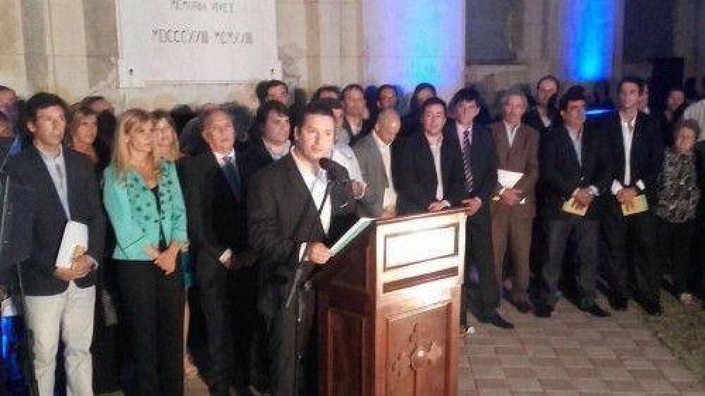 Gustavo Men�ndez: �La unidad supera el conflicto�