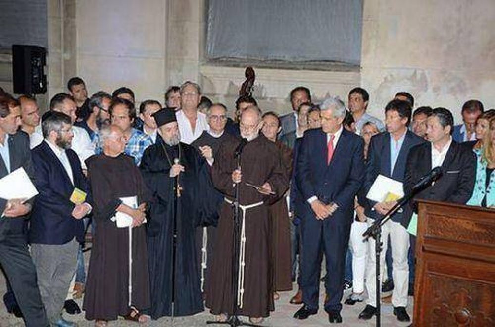 Posse suscribi� el compromiso de lucha contra el narcotr�fico y la pobreza