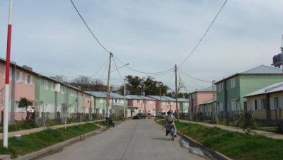 Denuncian agua contaminada en el barrio Carlos Gardel