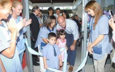 Martiniano Molina inaugur� el Jard�n 971 en Bernal Oeste