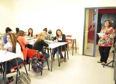 M�s de 700 alumnos de la Universidad Provincial de Oficios empezaron el segundo a�o de clases