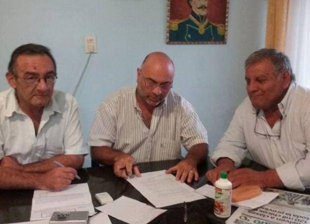 La Toma: donan parte del sueldo para comprar herramientas municipales