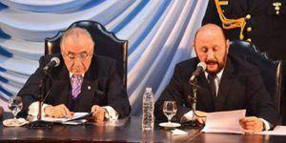 Insfr�n hizo un repaso de su gesti�n ante la Legislatura sin grandes anuncios
