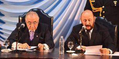 Insfr�n hizo un repaso de su gesti�n ante la Legislatura sin grandes anuncios