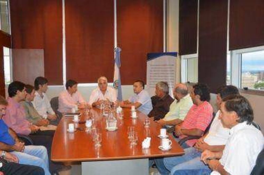 D�az Cano se reuni� con productores del Programa Frutas y Verduras