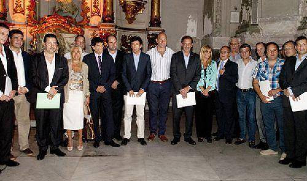 El Grupo Padua sum intendentes y ratific el espacio inspirado en el Papa Francisco
