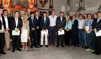 El Grupo Padua sum� intendentes y ratific� el espacio inspirado en el Papa Francisco