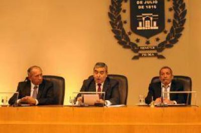 �El PJ es ahora una f�brica de nuevos ricos�, critic� Alfaro