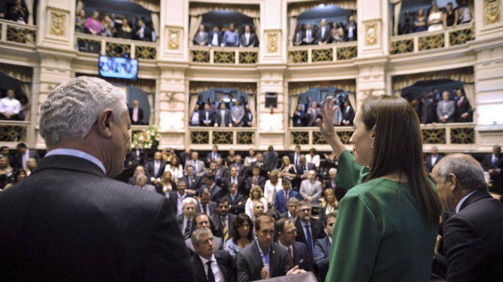 La gobernadora anunci� un parque e�lico para Bah�a y el acueducto del r�o Colorado