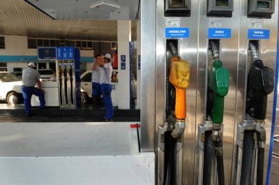 Subir�a la nafta y en Mendoza la s�per llegar�a a $ 15,90