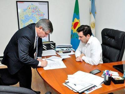 Britos firma convenio que permite formar 120 nuevos polic�as locales