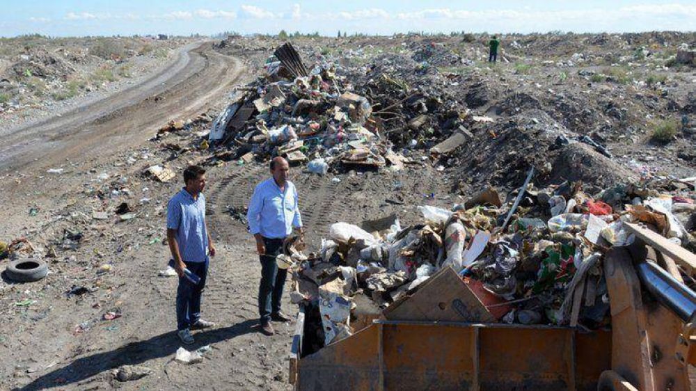 Aumentar�an las multas para los que tiren basura en la calle