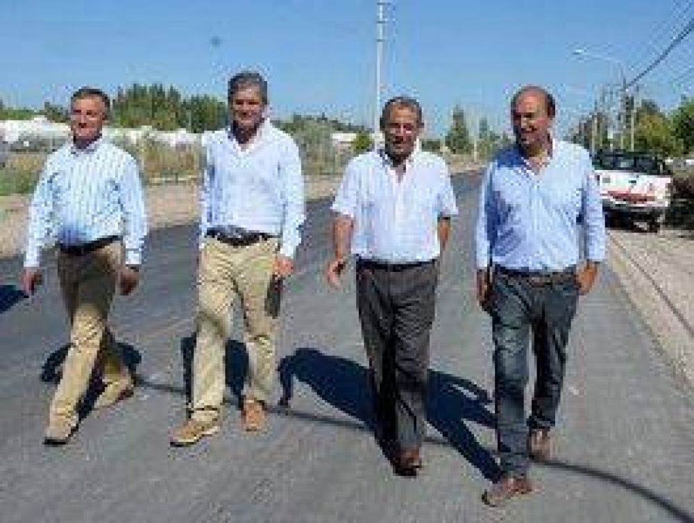 Refuerzo al asfalto de troncales en el Oeste
