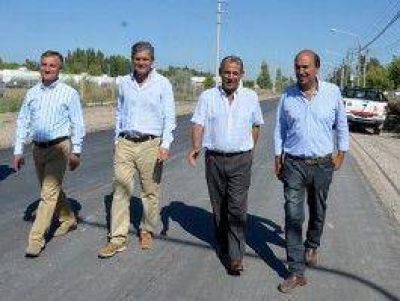 Refuerzo al asfalto de troncales en el Oeste