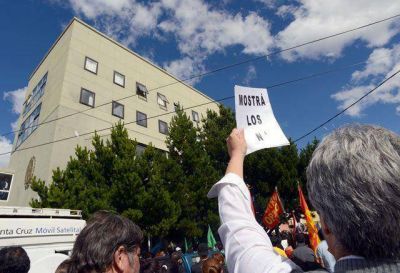 Alicia Kirchner dijo que hay gremios �que especulan con las paritarias�; que no pidan imposibles y que no ser� paragolpes del gobierno de Macri