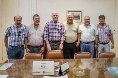 Una comitiva de dirigentes de la Federaci�n Argentina de Trabajadores de Luz y Fuerza estuvo ayer en  Azul 