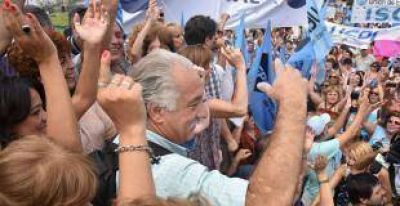 La Provincia ofreci� 12.039 pesos en julio para el maestro inicial de grado