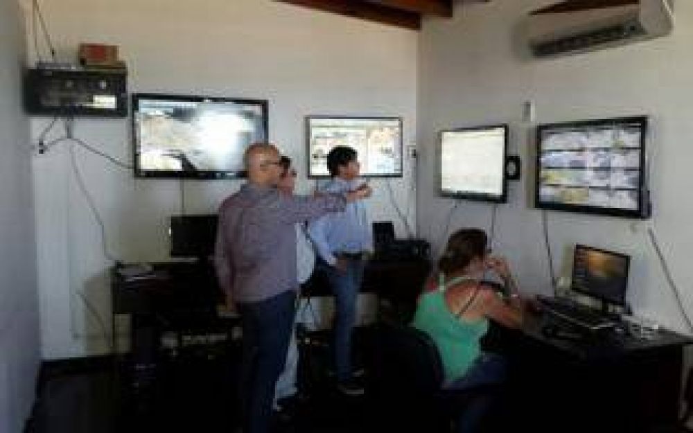San Fernando asesora a Chascom�s en la instalaci�n del Centro de Monitoreo