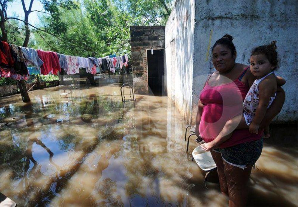 Tras convivir con el agua 15 d�as lleg� una bomba a Alto Verde