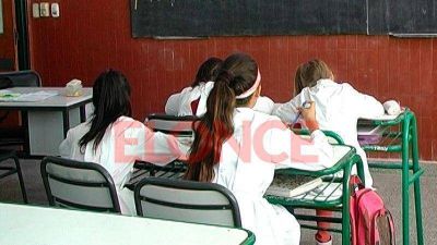 Con alumnos en las aulas, gobierno y gremios docentes se re�nen en la Justicia