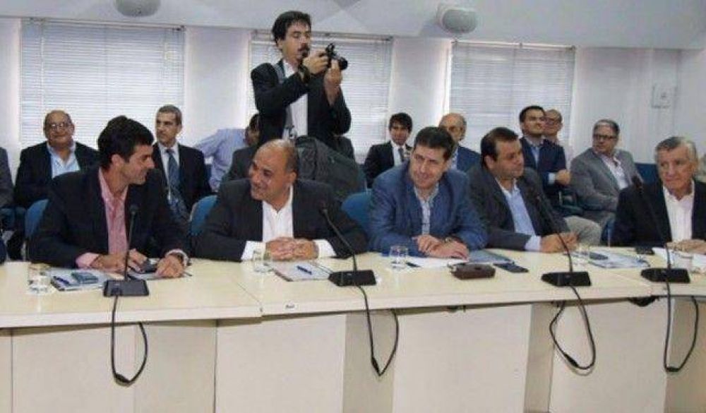Con U�ac presente, el peronismo reclam� el 15% antes de la ley cerrojo