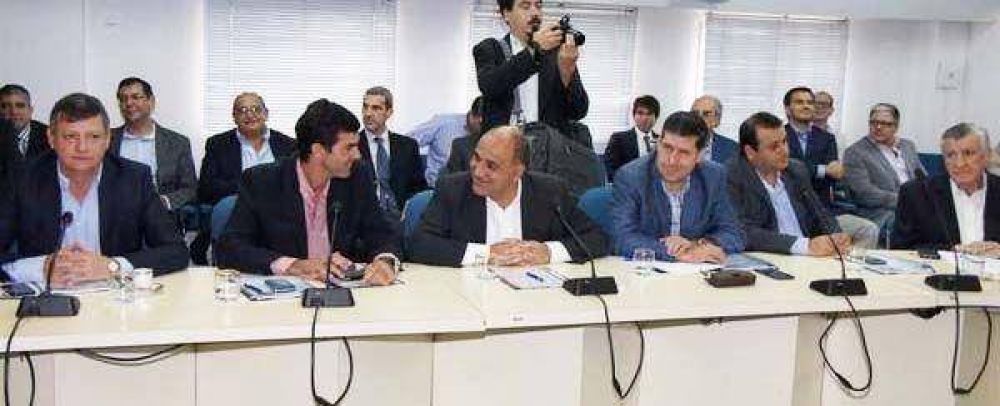 Manzur junto a los gobernadores del PJ condicionan el apoyo legislativo a Macri 