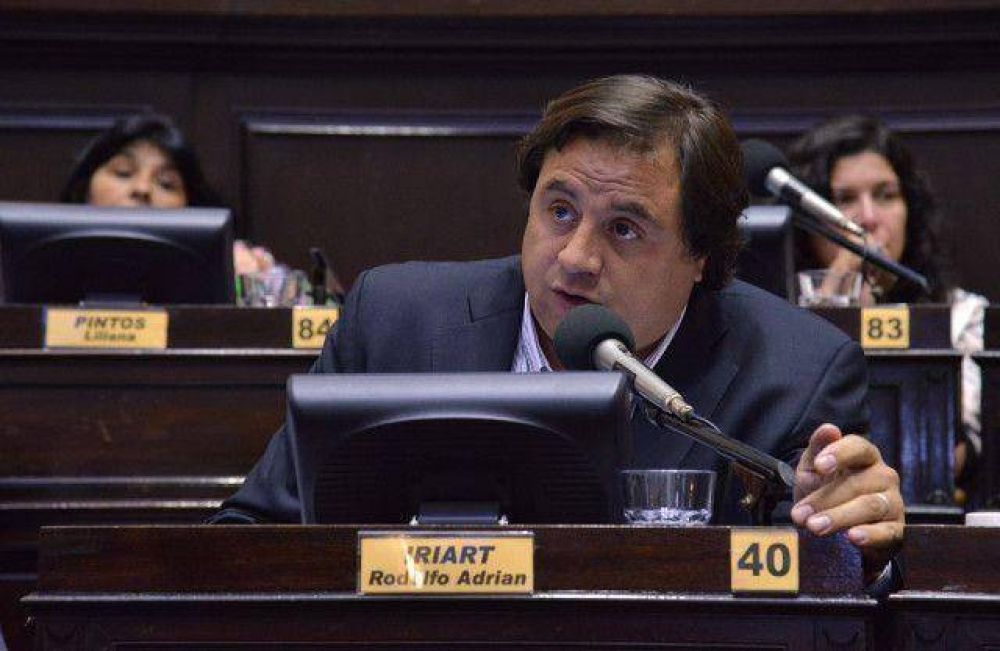 Iriart: �Vidal no debe hablar con liviandad sobre pobreza, inseguridad y violencia de g�nero�