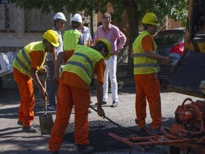 Comenz� el plan de bacheo anunciado por el municipio