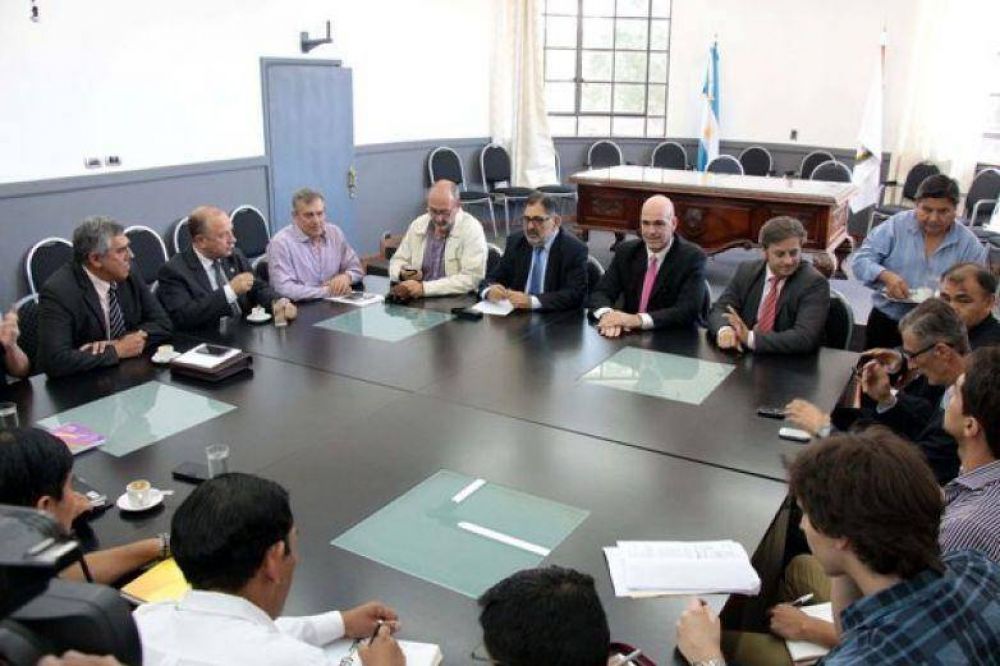 ORGE RECIBI� AL MINISTRO DE SEGURIDAD DE LA PROVINCIA