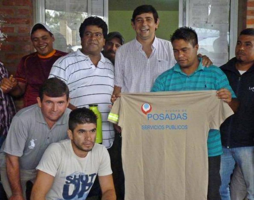 Losada entreg� ropa de trabajo a Servicios P�blicos