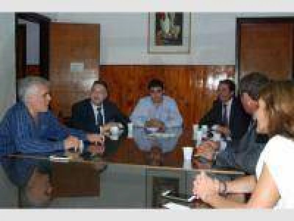 El Intendente Marcelo Santill�n se reuni� con Autoridades del Banco Provincia